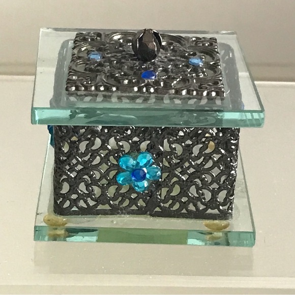 Ornate Filigree Metal Silver Tone/Rhinestones & Glass Small Trinket Jewelry Box - Picture 3 of 15
